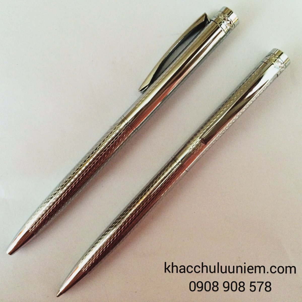 but bi khac chu mau trang sang