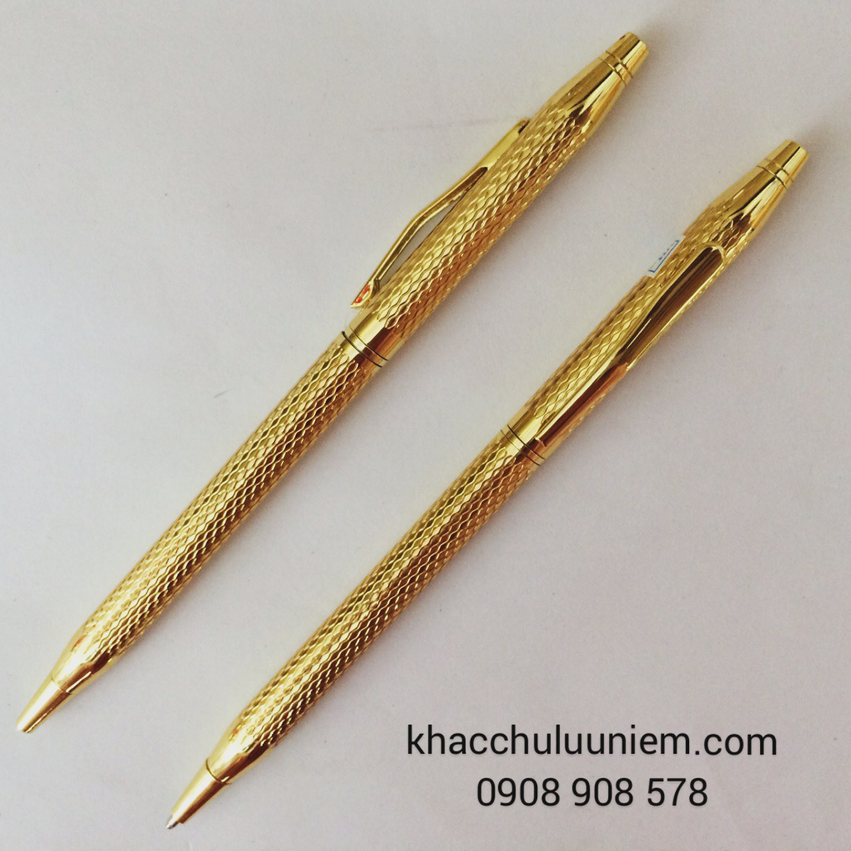 But bi qua tang gia re khac chu