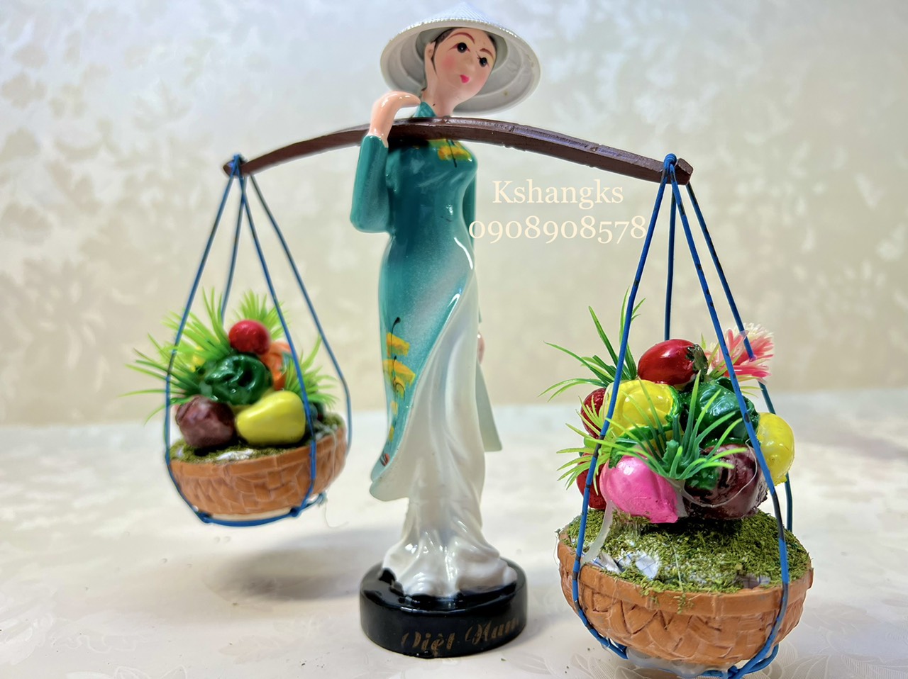 tuong co gai ganh trai cay viet nam