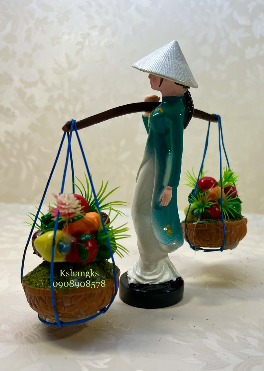 tượng cô gái nón lá viet nam