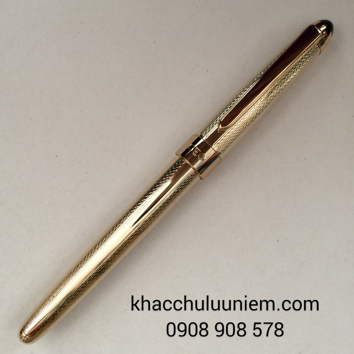 Bút long bi vang 6640 vàng caro