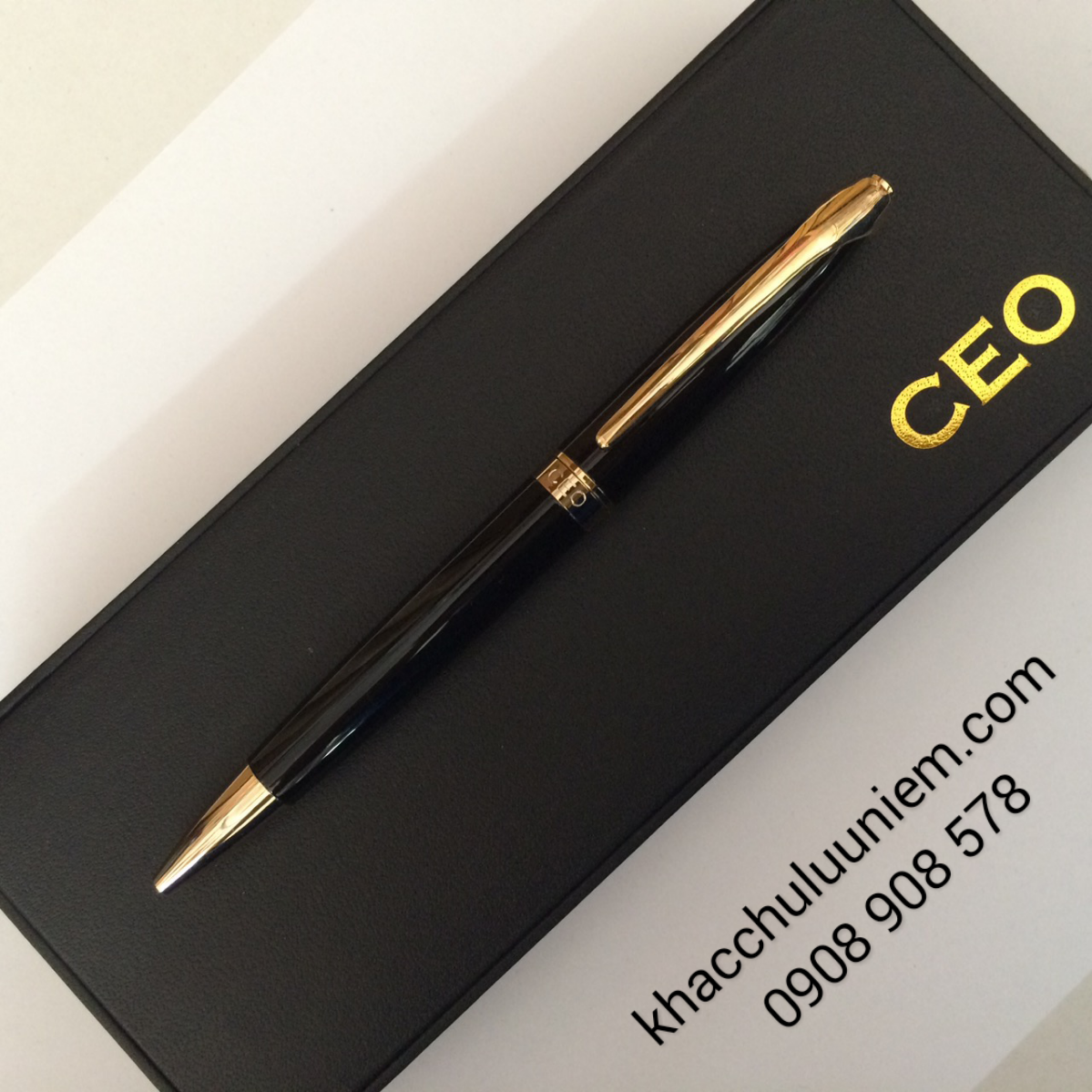 Bút ký khắc tên