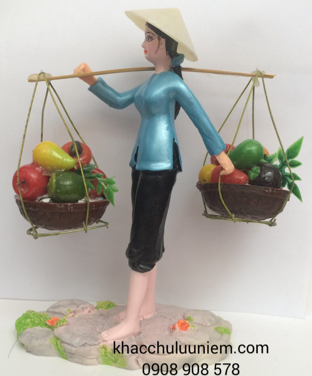 co gai viet nam ganh trai cay mis viet and fruits