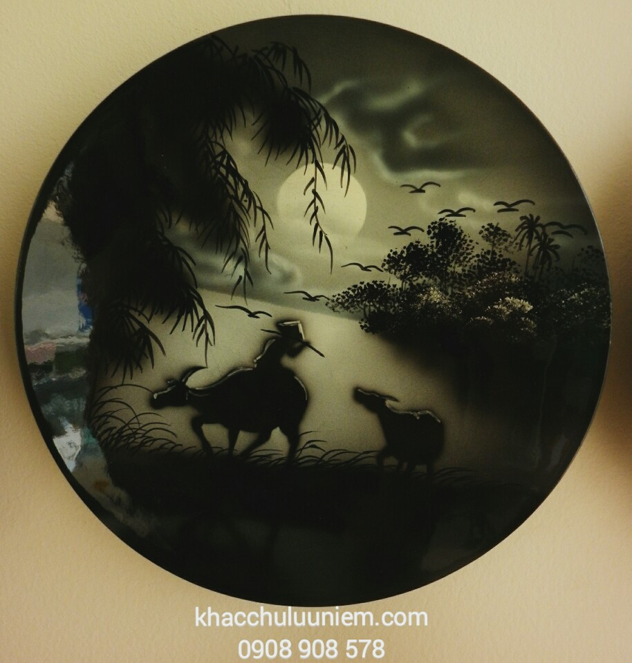 Tranh đĩa sơn mai den don sac