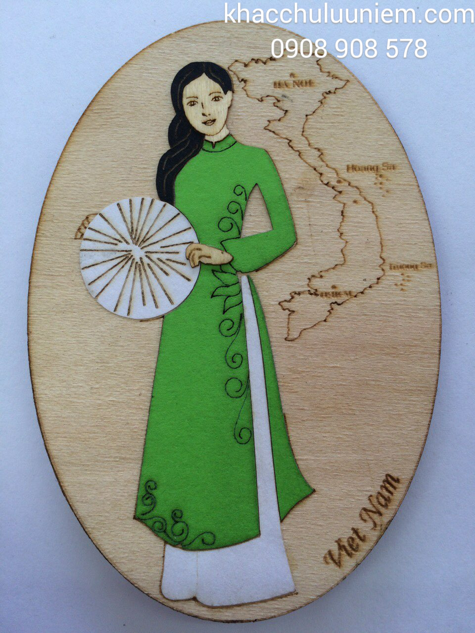 Co gai ao dai non la viet nam