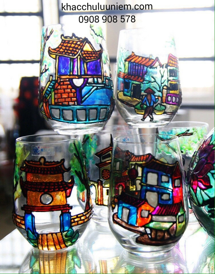 ly thuy tinh ve thu cong khac chu