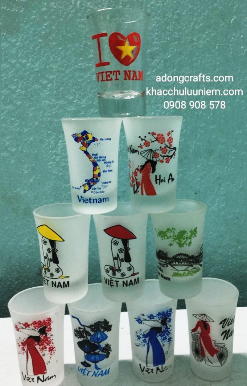 Ly rượu thủy tinh lưu niệm hình ảnh Việt Nam