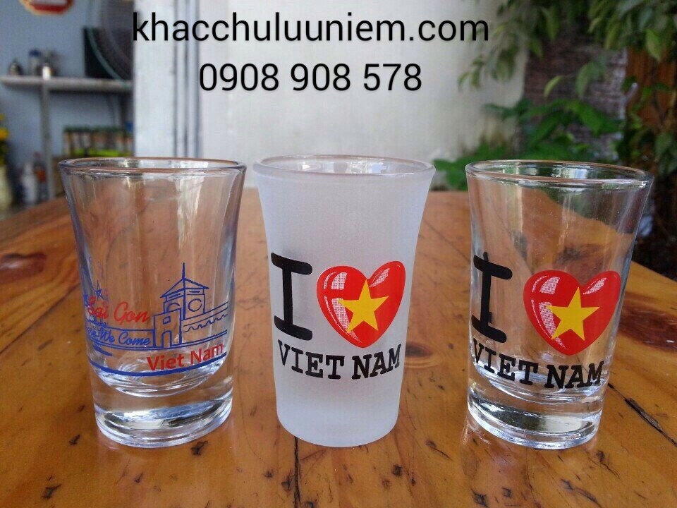 Ly thuy tinh in hinh