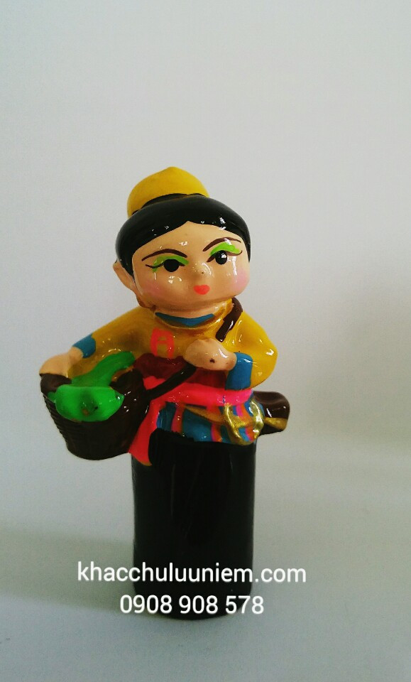 co gai dan toc thai bup be tang nguoi nuoc ngoai