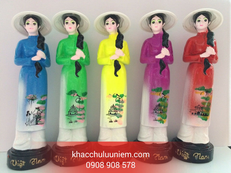 co gái viet nam non la