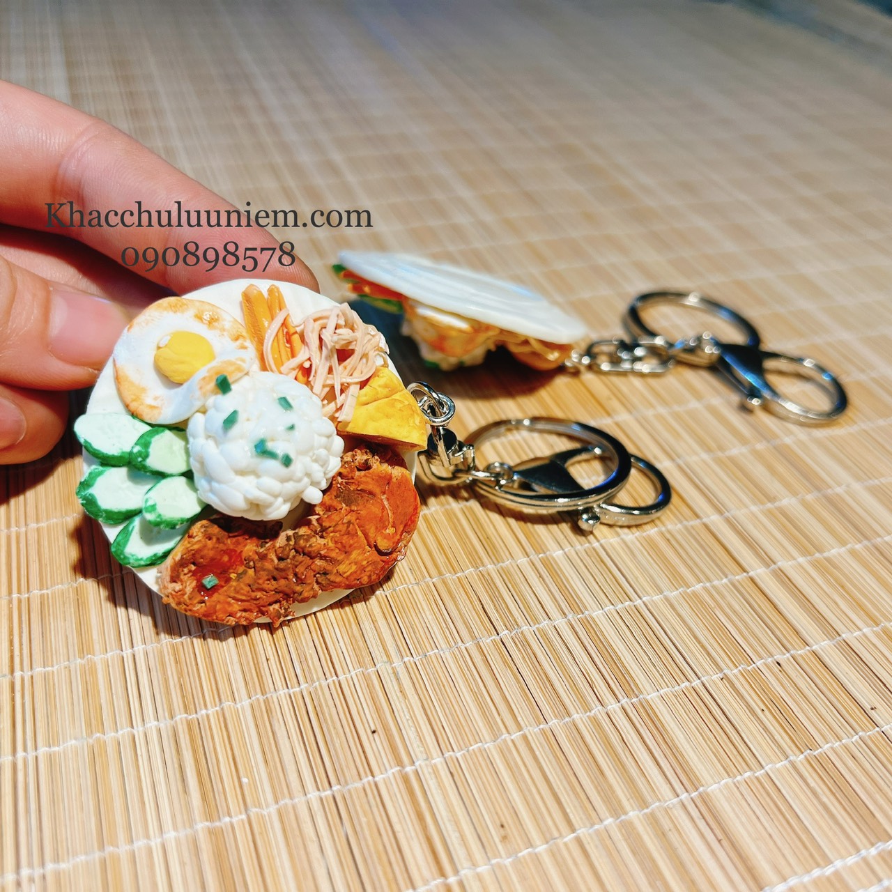 móc khóa đất sét handmade hình cơm tấm việt nam