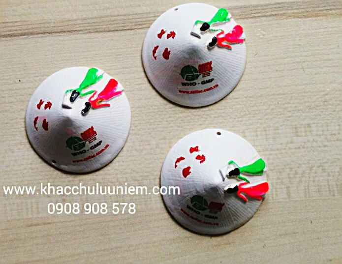 moc khoa non in logo theo yeu cau rieng công ty