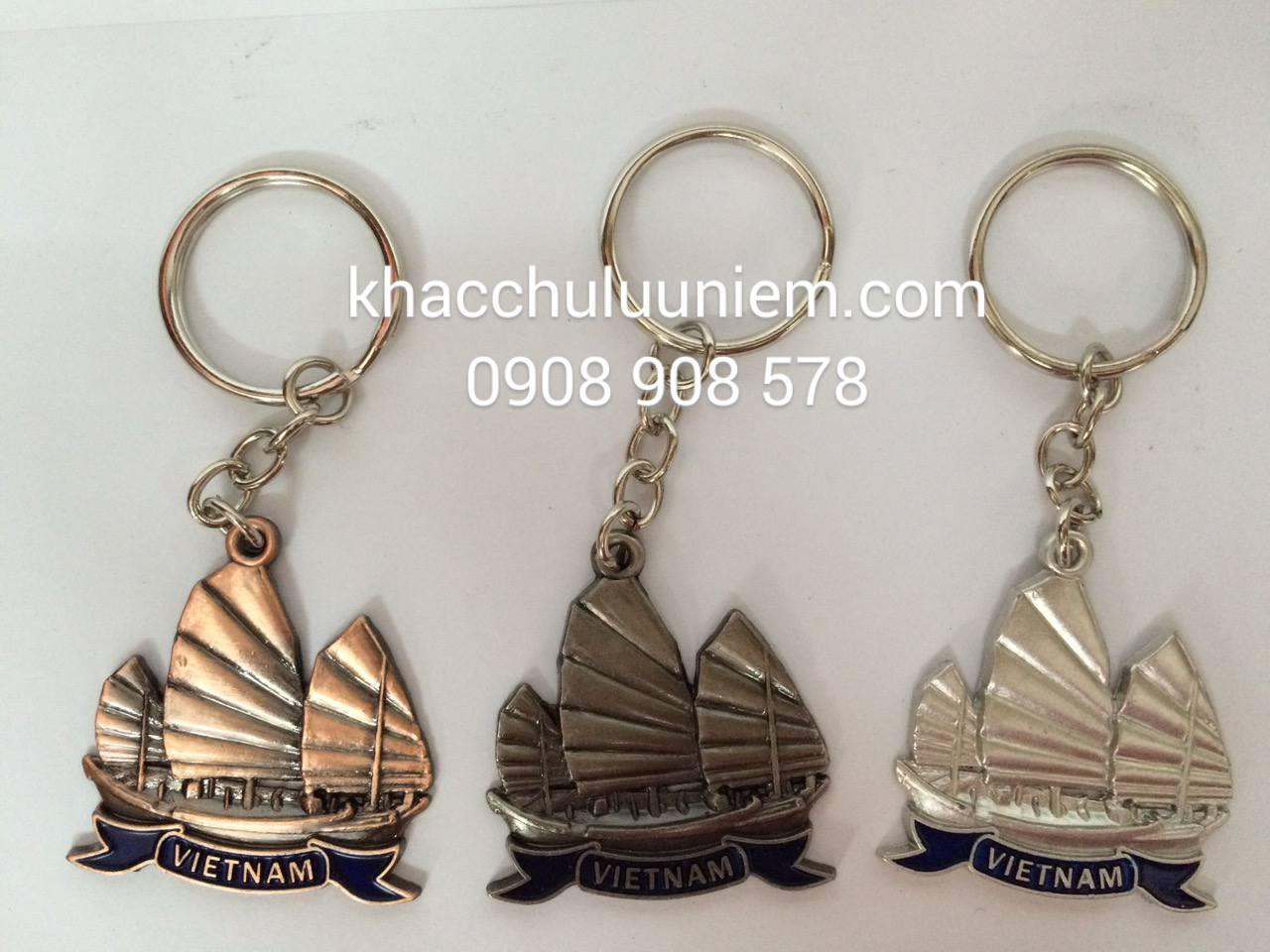 moc khoa hinh thuyen kim loai