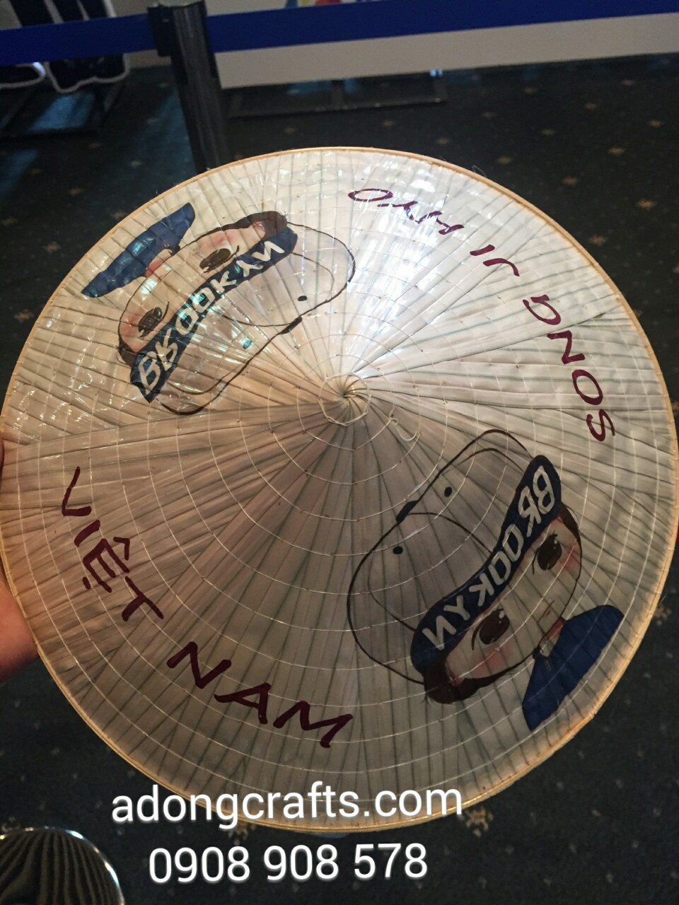 Nón lá in hinh chipi dien vien han quoc luu niem viet nam