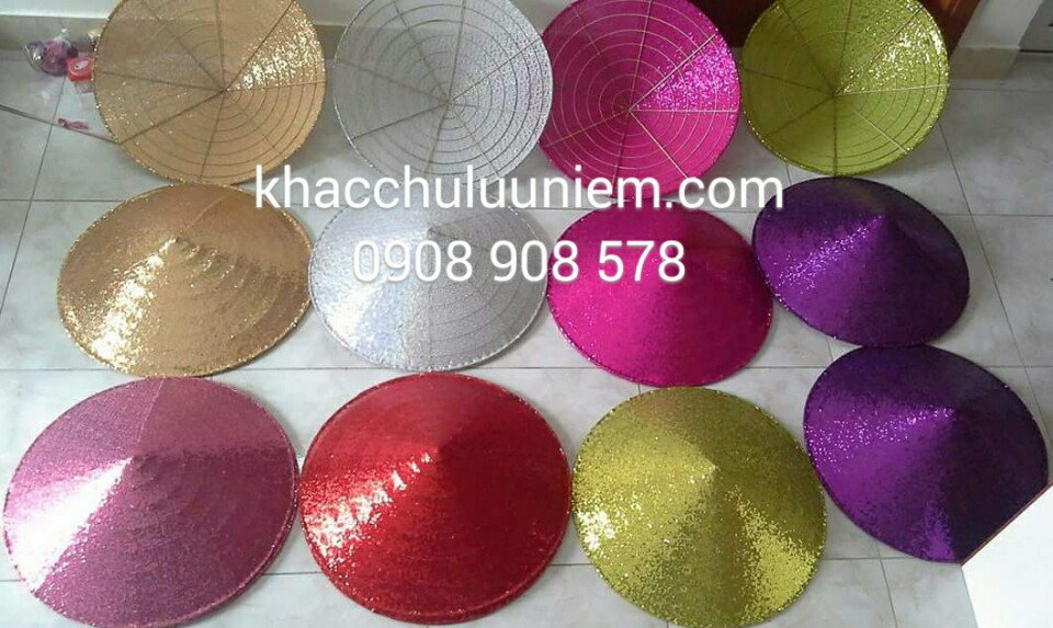 noslas trang trí đủ màu sắc