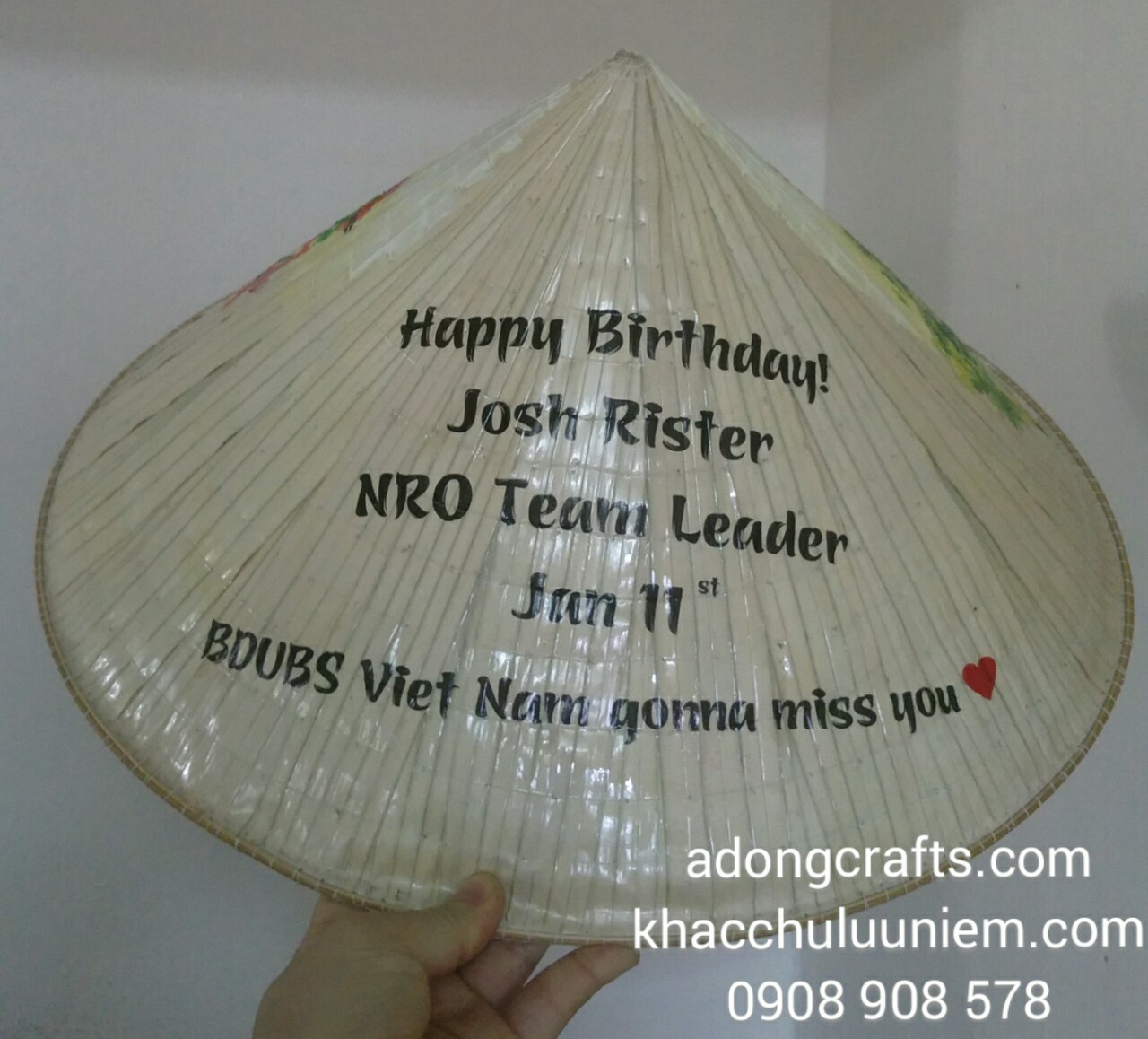 tranh nón la ve mon qua dac sac va day y nghia