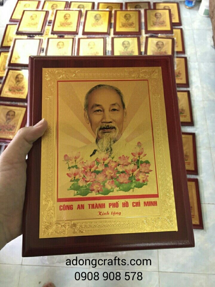 qua tang hinh chan dung bac ho