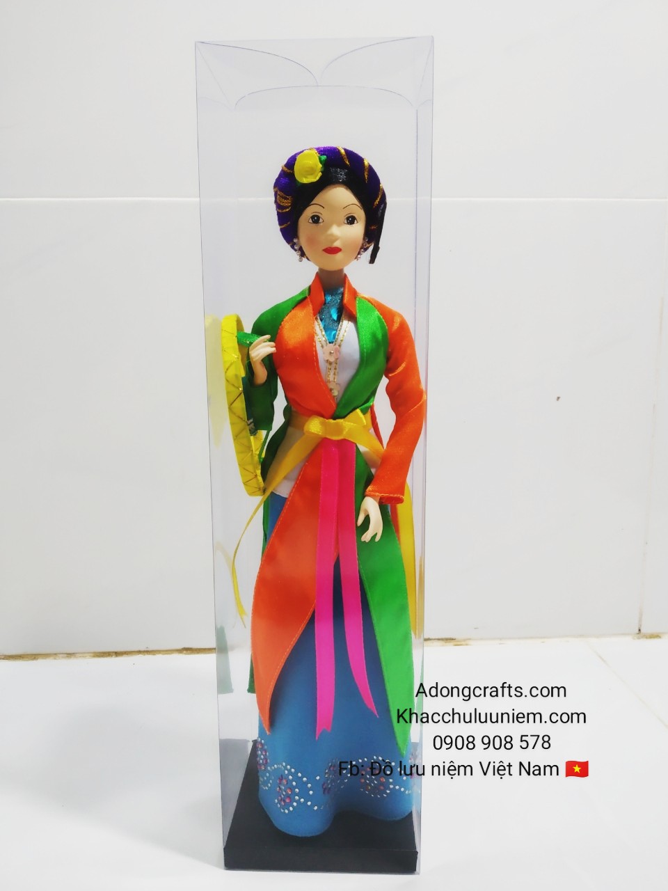 co gai viet nam mac ao tu than khan đóng