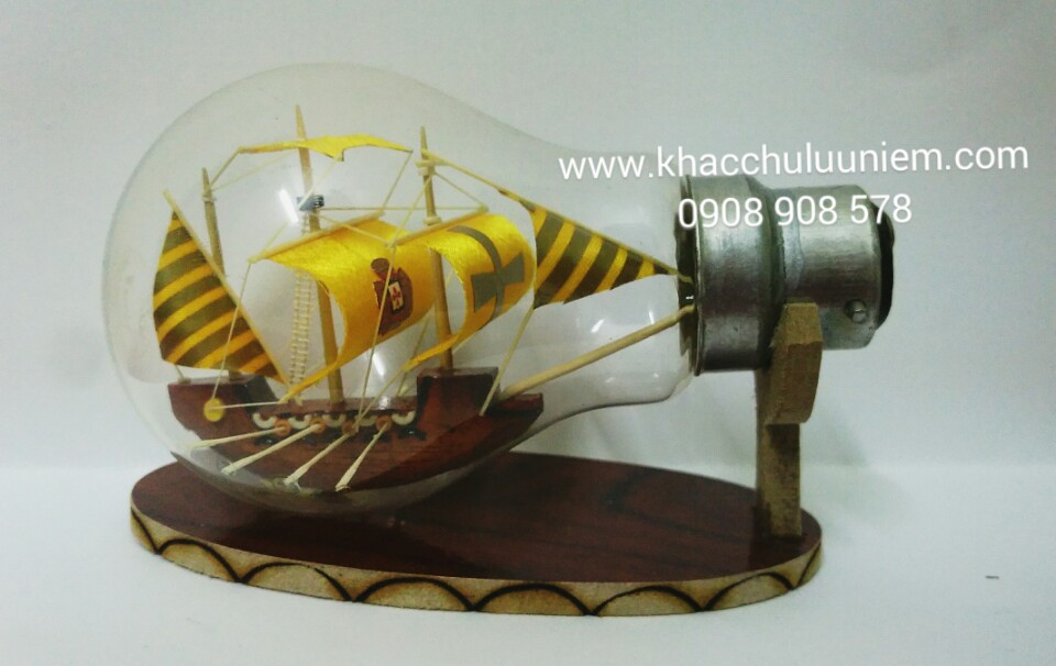 thuyen buon trong chai