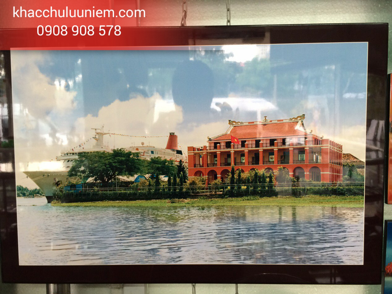 tranh son mai ben nha rong