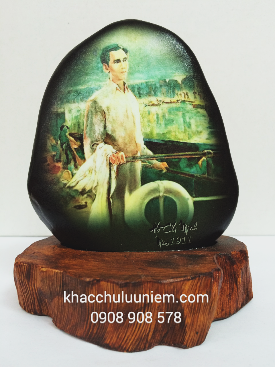 in hinh bac ho chien si tren da