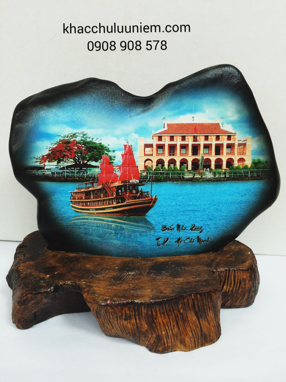 in hinh ben nha rong tren da