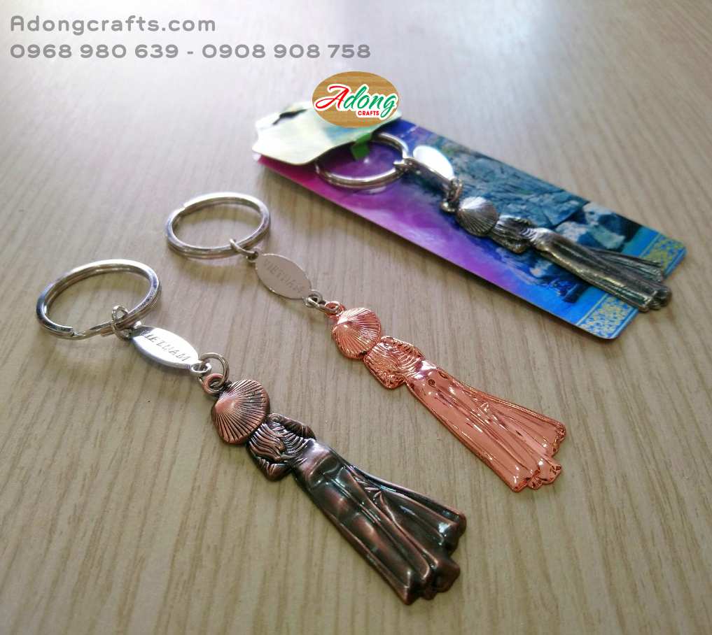 moc khoa kim loại sat hinh co gai viet nam