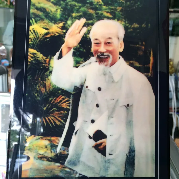 Ảnh Bác Hồ vãy Chào