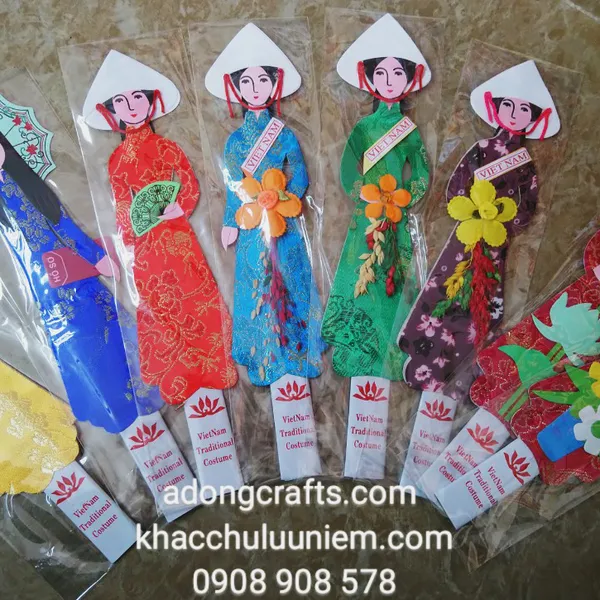 Bookmark vải gấm cô gái Việt Nam trong các trang phục truyền thống Việt nam