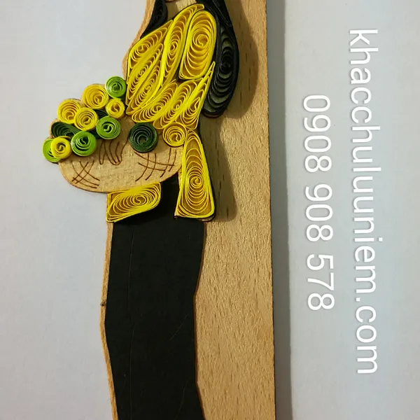 Cài sách gỗ Cô gái mặc áo bà ba Việt Nam