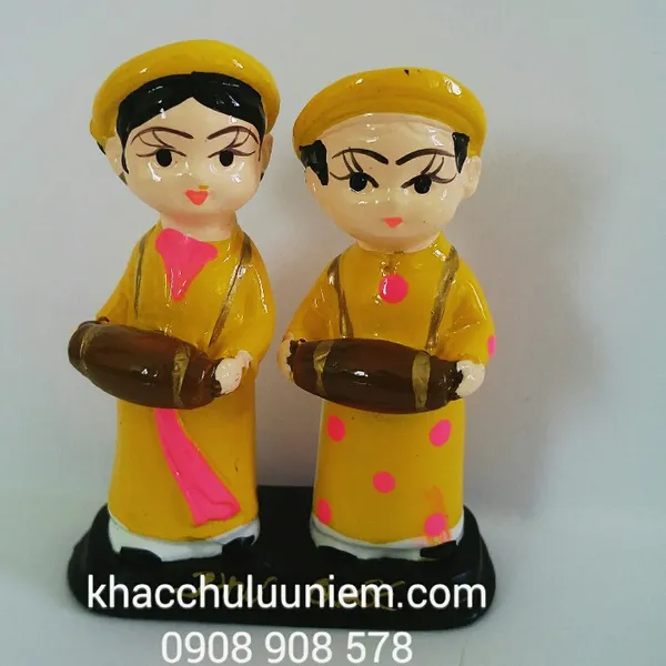 Cặp đôi dâu rể trống cơm