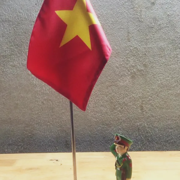 Cờ để bàn chú bộ đội