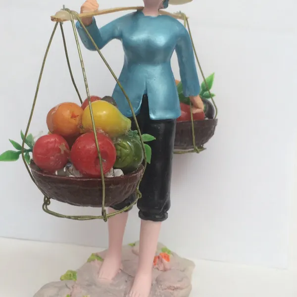 Cô gái Gánh trái cây - Miss Viet and fruits