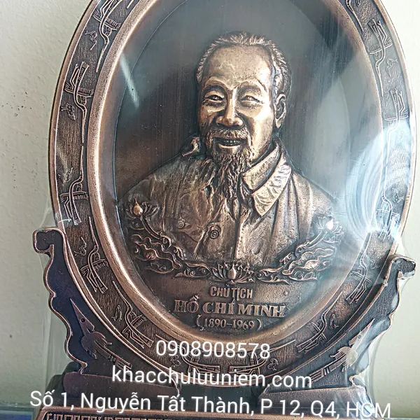 Đĩa oval chân dung Bác Hồ - Việt nam