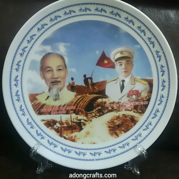 Đĩa sứ in hình Bác Hồ và Bác Giáp - Chiến dịch Điện Biên Phủ