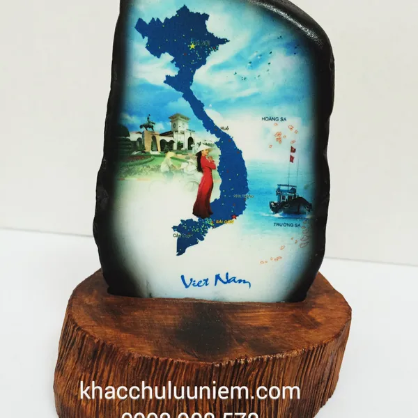 HÌnh bản đồ Việt Nam trên Đá
