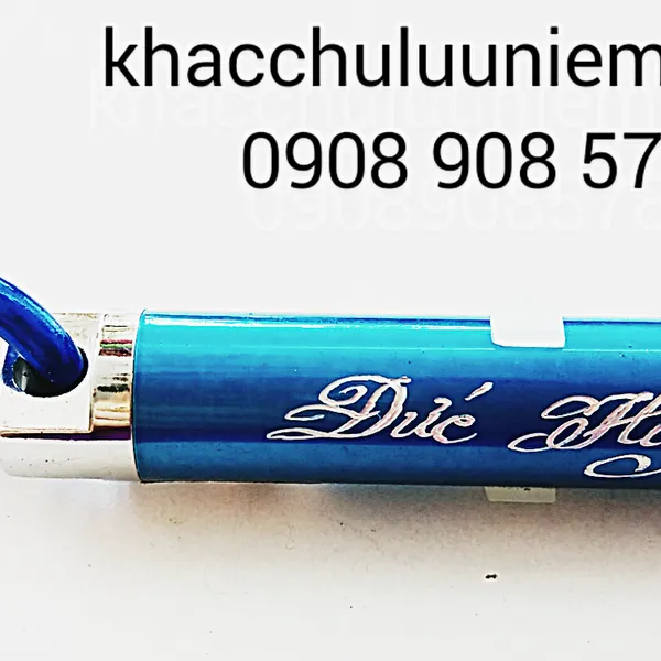 Khắc chữ lê đèn pin