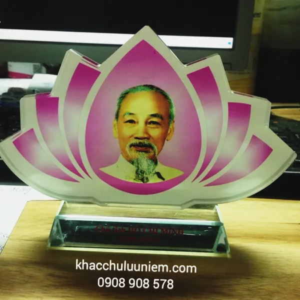 Kỷ niệm chương, tranh thủy tinh pha lê  Hoa sen -  Bác Hồ