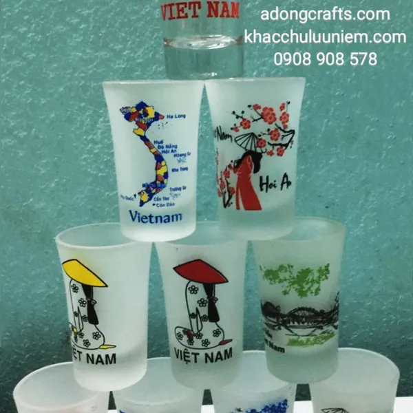 Ly rượu thủy tinh lưu niệm hình ảnh Việt Nam