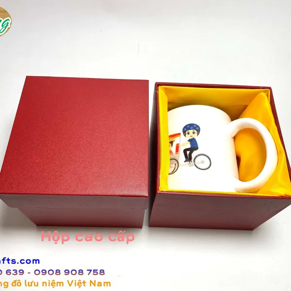 Ly sứ hình VIệt Nam hôp cao cấp làm quà tặng.