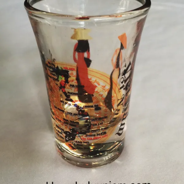 Ly thủy tinh in hình theo yêu cầu