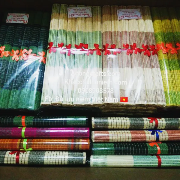 Mành tre lót trải bàn ăn