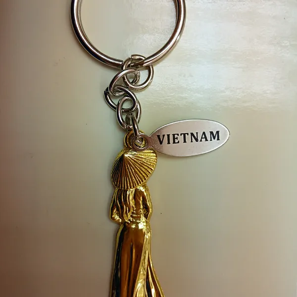 Móc khóa cô gái duyên dáng Việt Nam