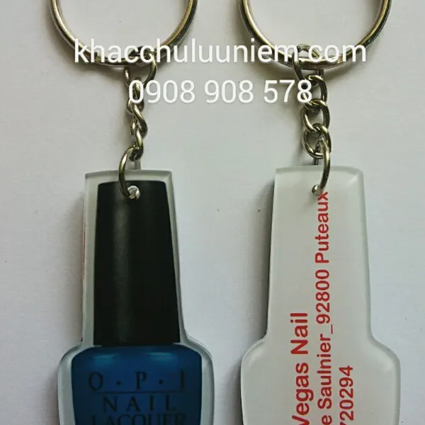 Móc khóa hình chai nước sơn móng tay OPI và tên của hàng Nail