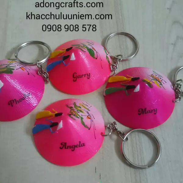 Móc khóa in tên riêng quà tặng