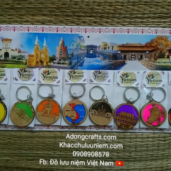 Móc khóa vỉ gỗ bán sỉ các hình lưu niệm Việt Nam