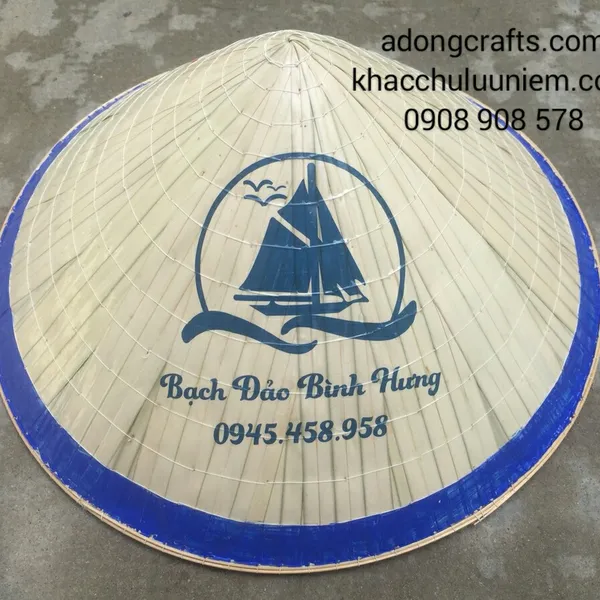 Nón lá in hình Logo và thông tin quảng cáo du lịch