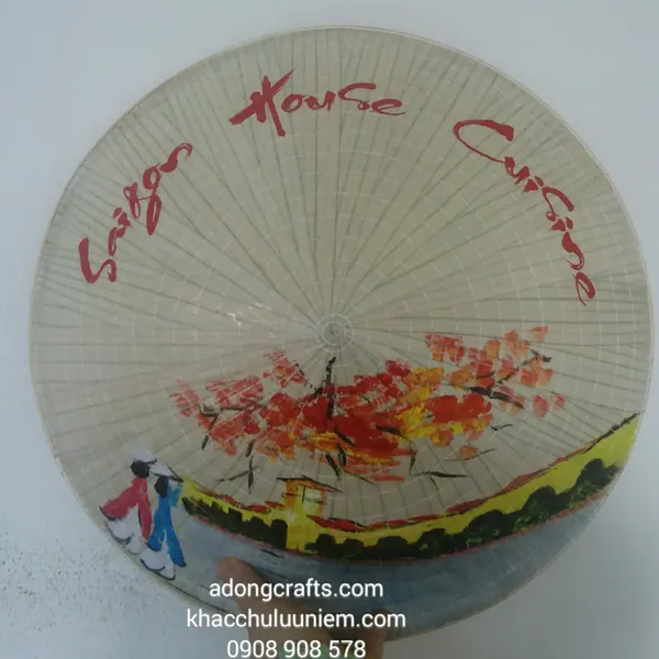 Nón lá vẽ phong cảnh và in chữ theo yêu cầu để trang trí