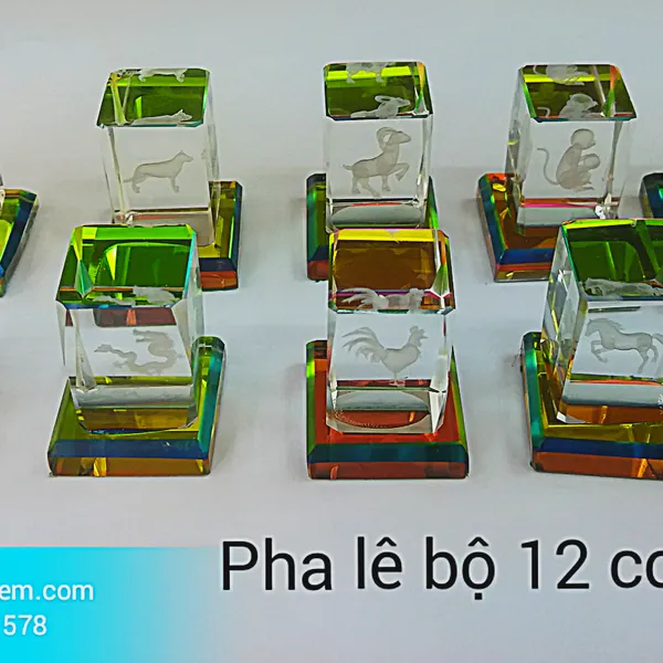 Pha lê con giáp