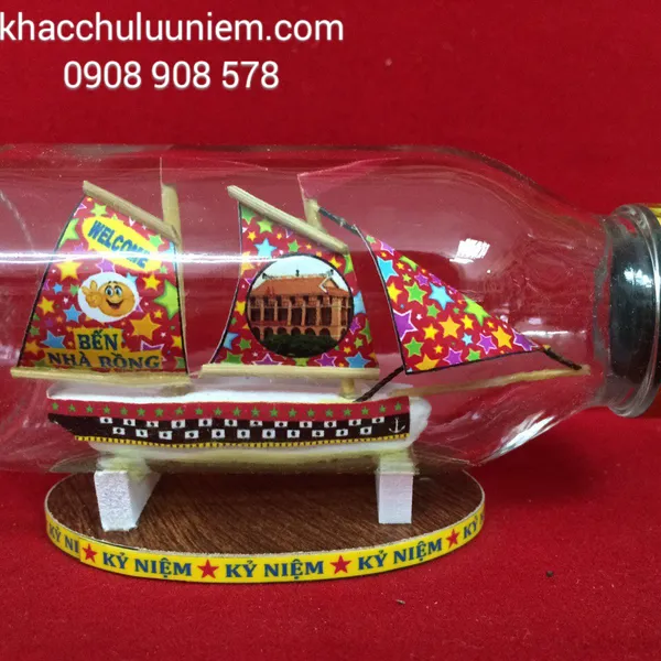 Thuyền ghép trong chai thủy tinh